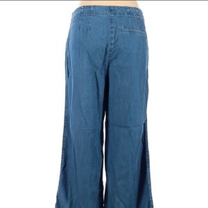 J. Jill Light Jeans, Sz 6 Mid rise waist, Cropped Wide leg.